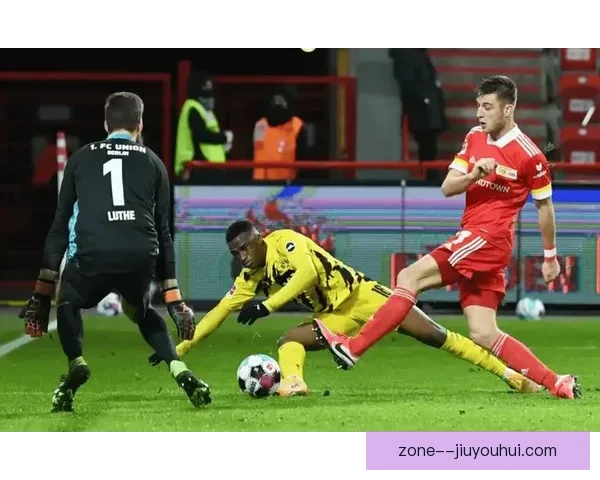 德甲赛场柏林联合深陷保级泥潭球迷不满情绪升温俱乐部面临峻考验